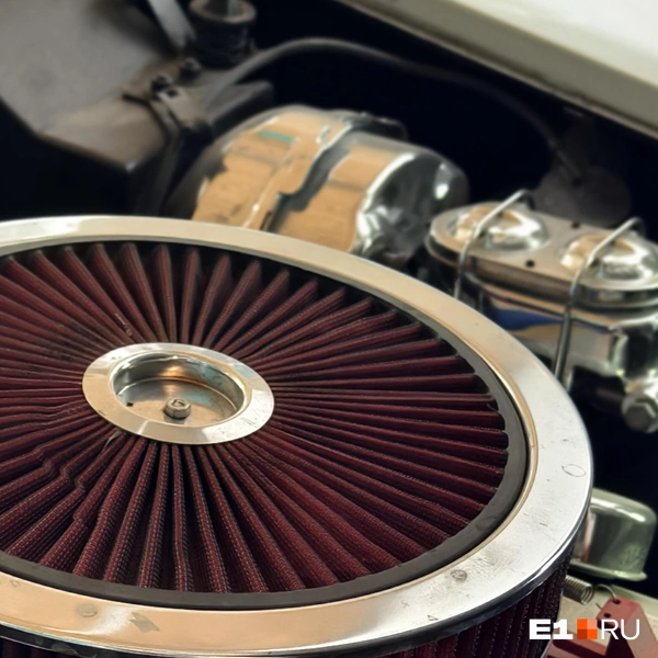 В базовой модели был установлен двигатель small-block V8 объемом 350 кубических дюймов и мощностью 190 л. с. | Источник: Дмитрий Крисковец / E1.RU