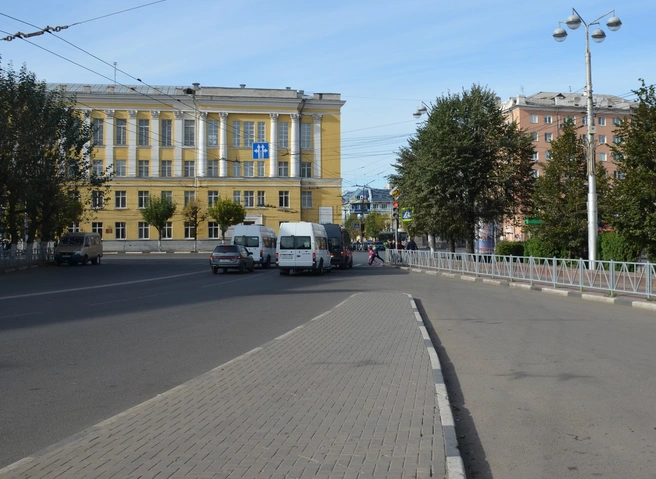 При пожаре на площади Театральной пострадала 61-летняя женщина | ya62.ru