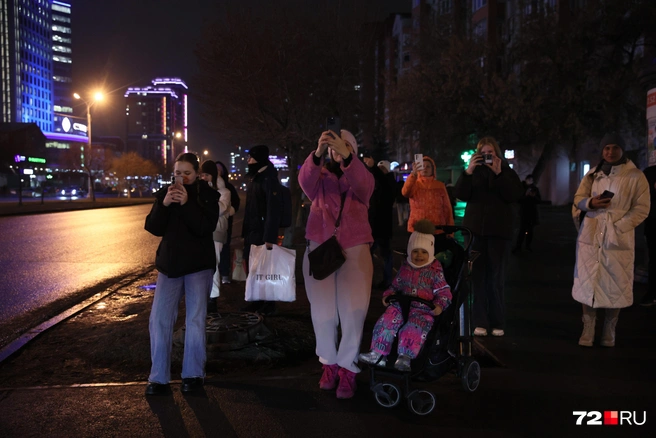 На разных перекрестах, в разных частях города  | Источник: Ирина Шарова / 72RU