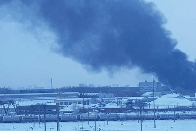 Крупный пожар в Тюмени: дым виден по всему городу