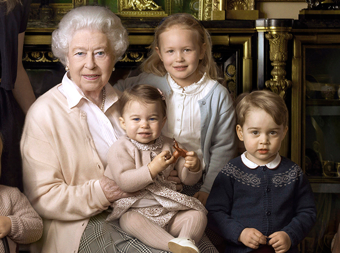 Прабабушка Елизавета II сделала фото с самыми юными потомками