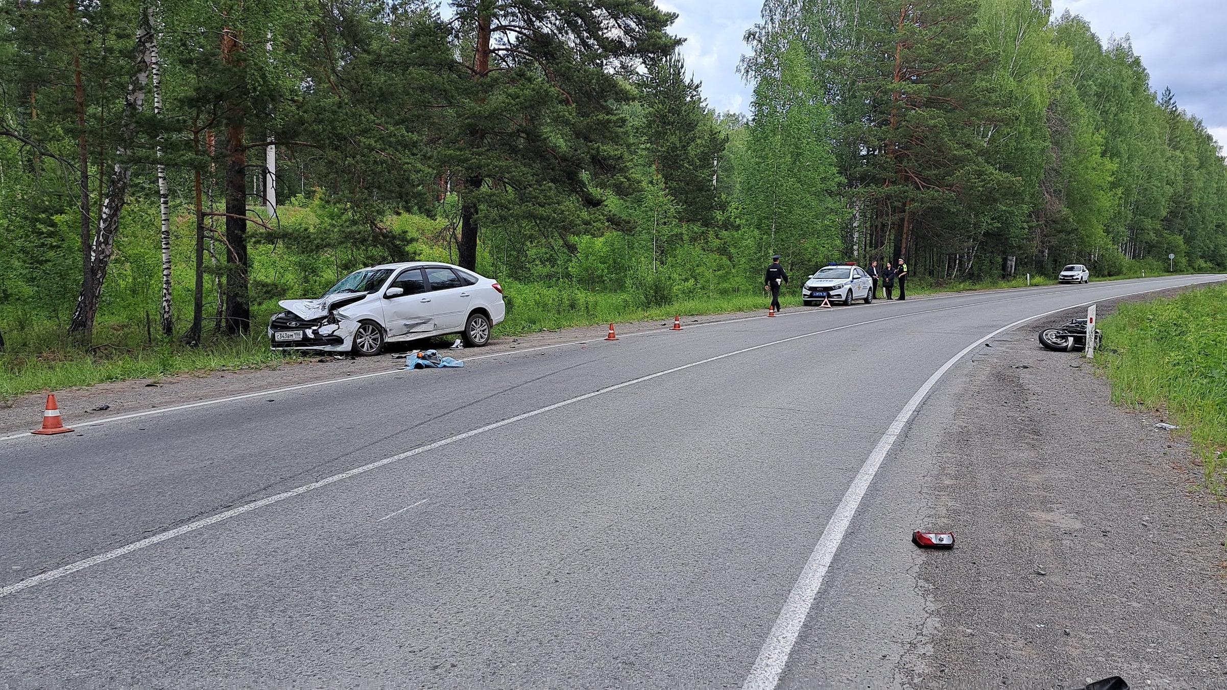 На свердловской трассе байкер влетел во встречное авто и погиб - 19 июня  2023 - Е1.ру