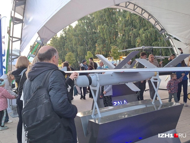 На выставке военной техники были представлены беспилотники, собранные на удмуртских предприятиях | Источник: Юлия Дёмина / izh1.ru