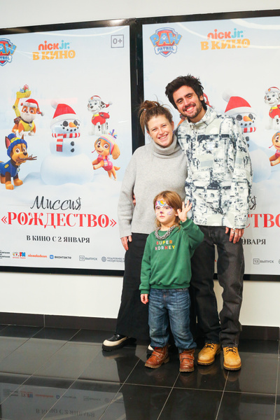 Кудрявцева с дочкой, Шмыкова в окружении сына и возлюбленного и другие на премьере «Щенячий патруль: миссия „Рождество“»