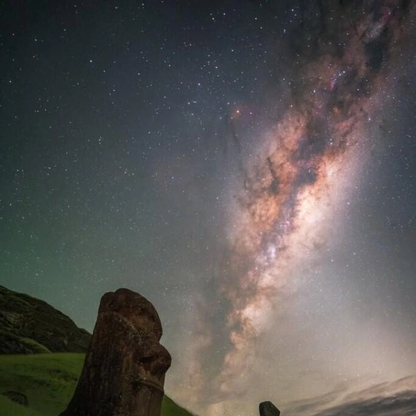 Остров Пасхи, Чили | Источник: Rositsa Dimitrova / Milky Way Photographer of the Year 2025