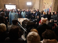 Рыдание, от которого стынет кровь: вся боль Маргариты Симоньян у гроба Тиграна Кеосаяна