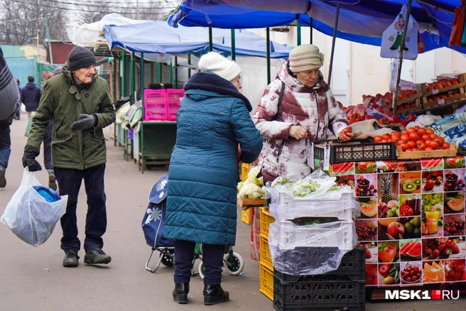 Овощи и фрукты старикам теперь совсем не по карману | Источник: Анна Селина / MSK1.RU