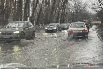 Улицу Оганова в Ростове снова затопило