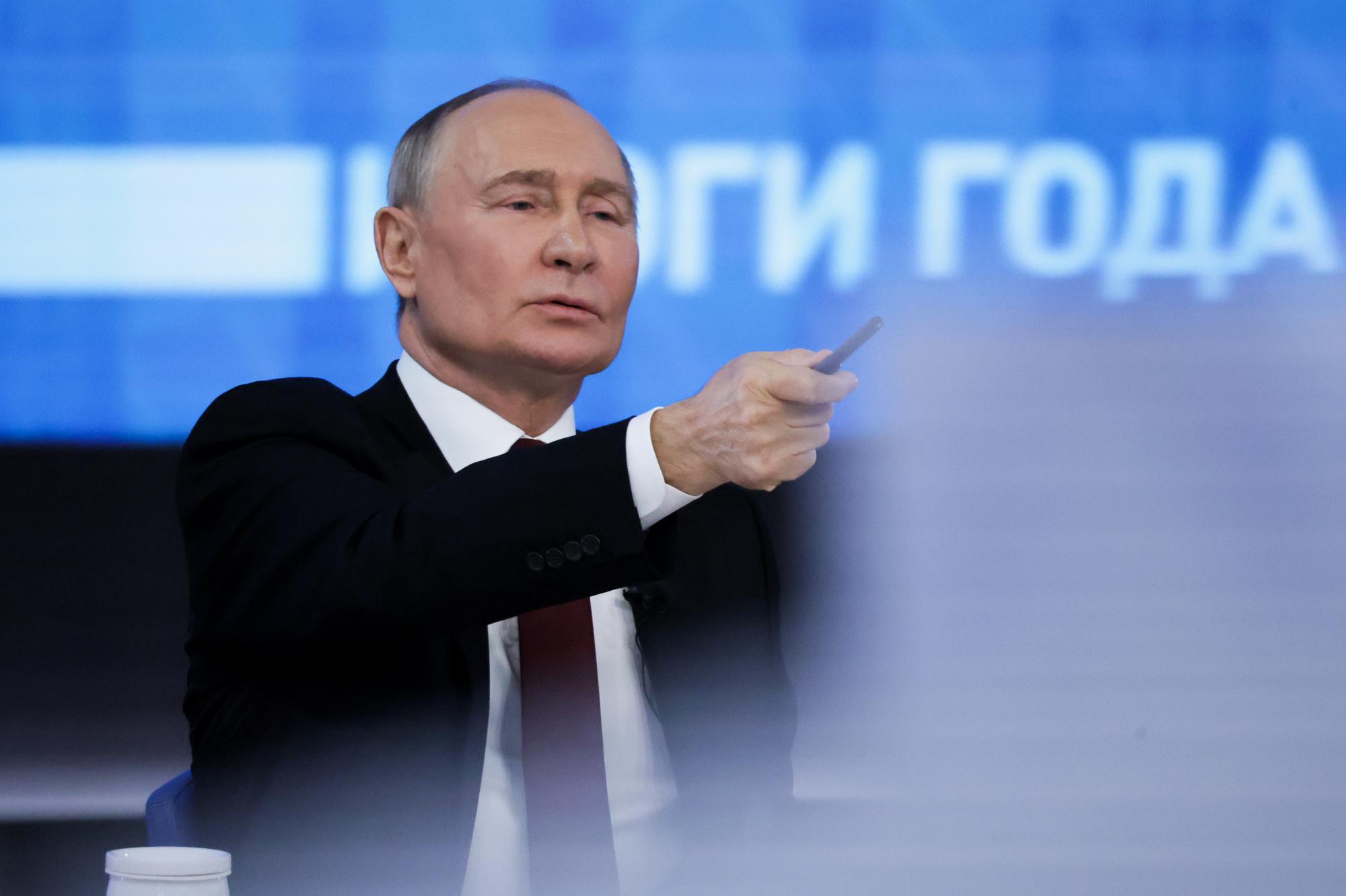 Путин заявил, что Россию никто официально не приглашал вернуться в G8