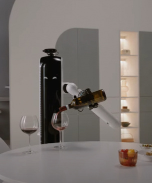 Появился робот, который умеет наливать бокал вина в конце тяжелого дня