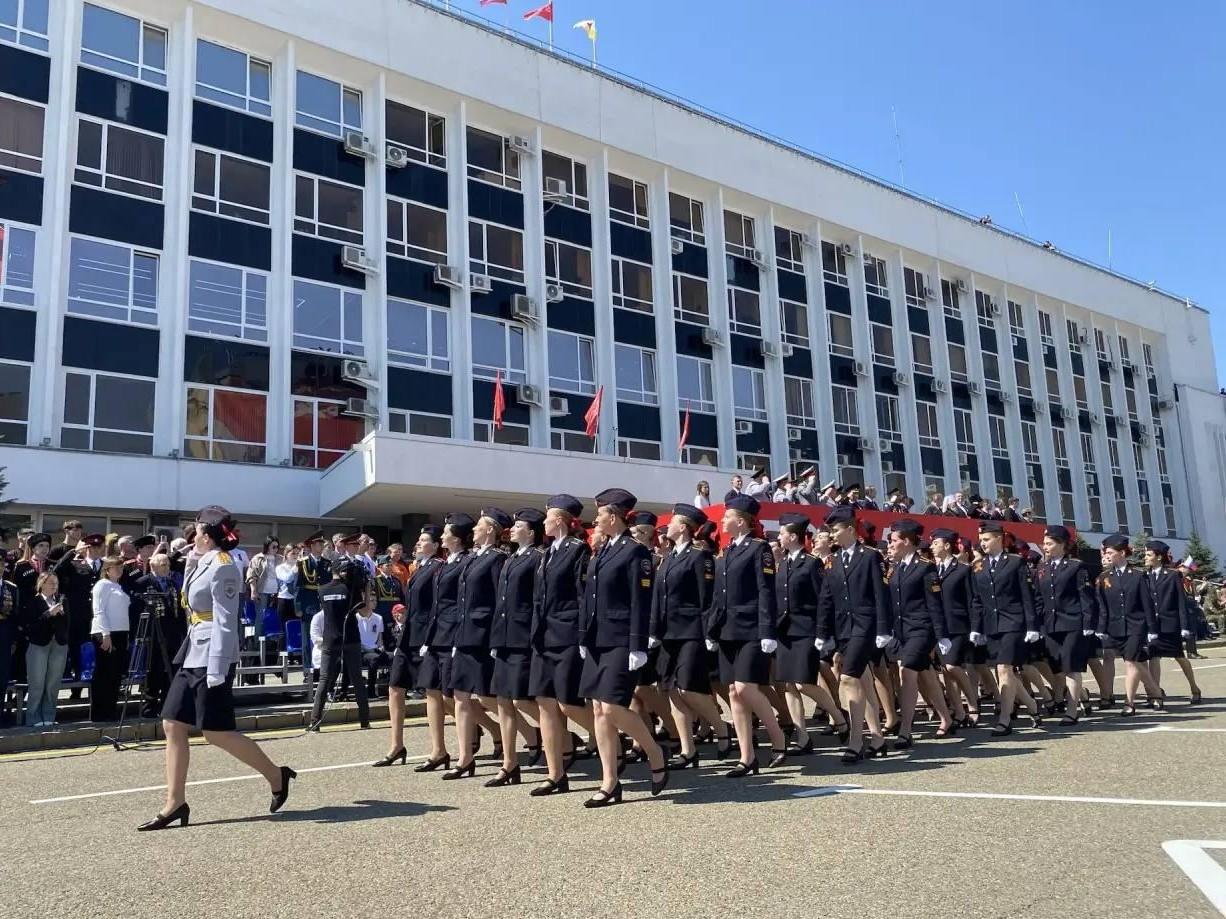 Красиво, но очень быстро. Как прошел парад ко Дню Победы в Краснодаре — фото