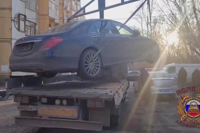 У красноярца дважды за неделю забрали «Мерседес» на штрафстоянку