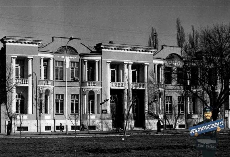 Краевая прокуратура, 1985 год | Источник: здание в стиле модерн 