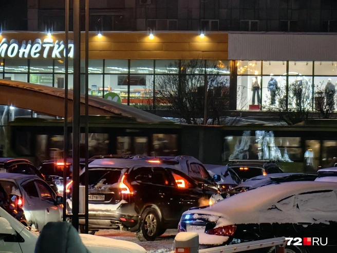 Ближе к шести вечера в городе трудно проехать на машине | Источник: Павел Красоткин / 72.RU