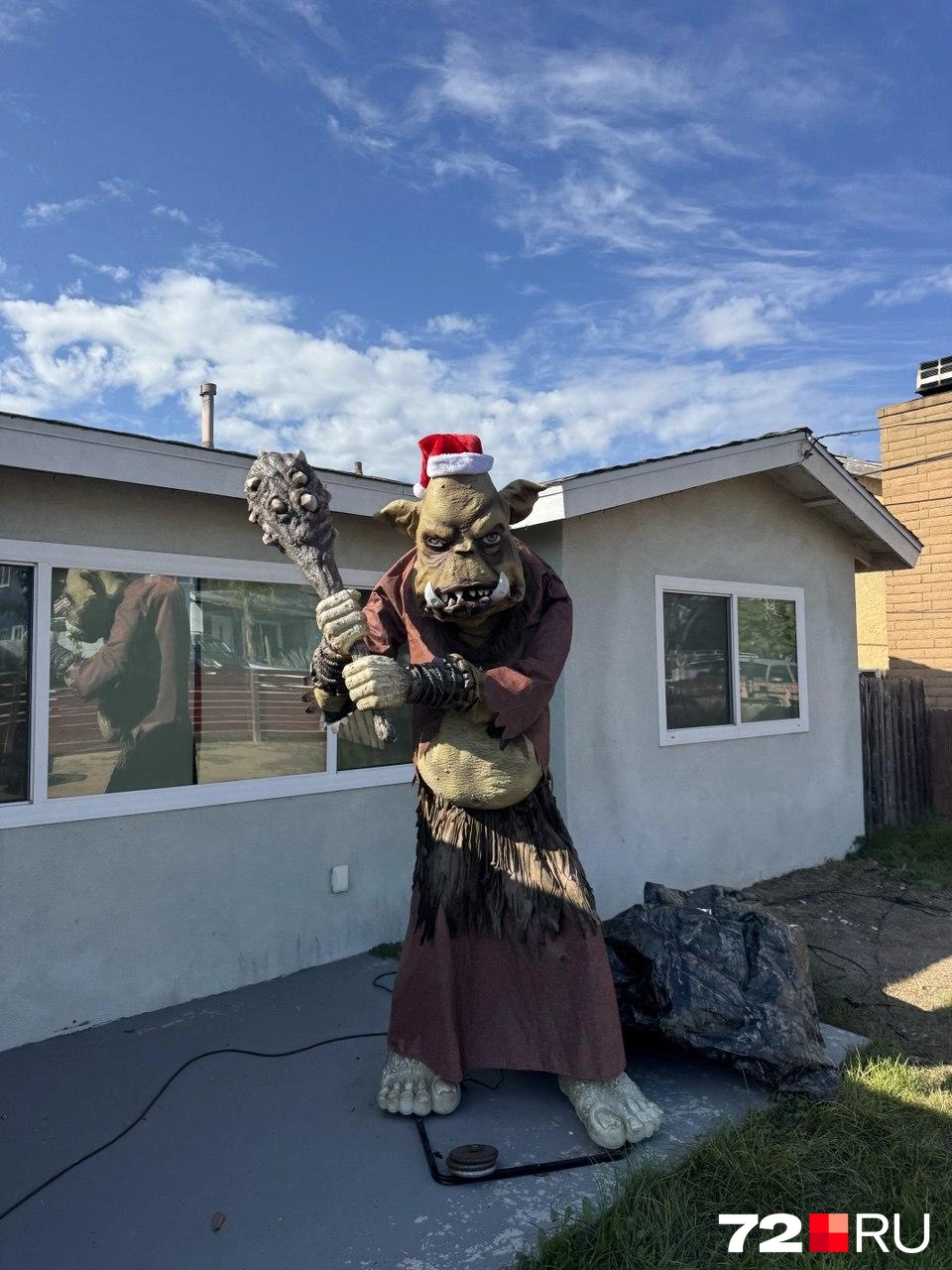 Как вам такой Санта? | Источник: читатель 72.RU