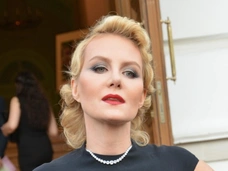 Улетевшая в Париж Рената Литвинова сорвала гастроли в Петербурге