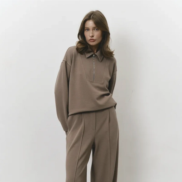 Брюки из итальянского трикотажа можно купить за 7300 рублей | Источник: annemore / Wildberries.ru 