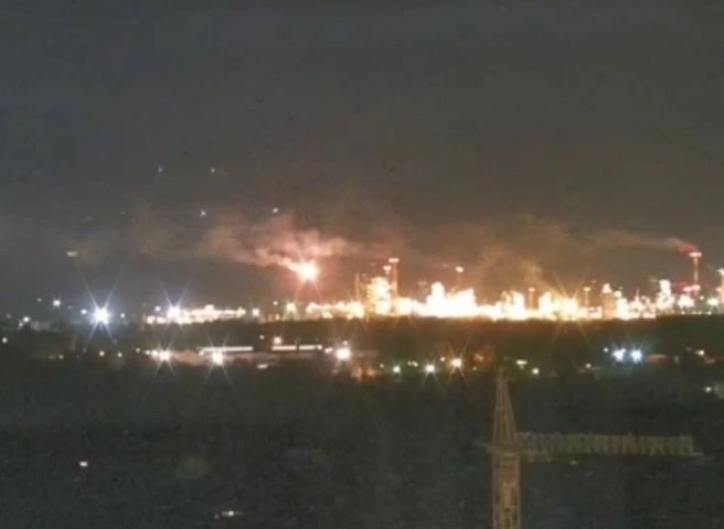 Рязанец опубликовал фото ночных выбросов с предприятий | ya62.ru