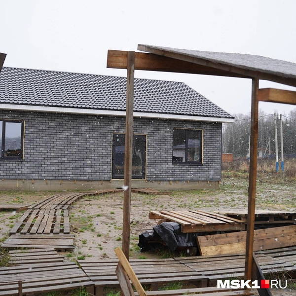 Пока мало кто из жителей огородил свои участки заборами | Источник: Артем Рамазани-Зубов / MSK1.RU