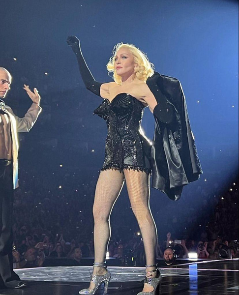 «Я не думала, что выживу»: Мадонна сделала душераздирающее признание, выйдя на сцену после тяжелой болезни