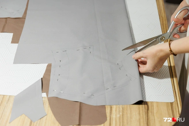 Все лекала авторские. Их Елена легко адаптирует под индивидуальные запросы: у собак, как у людей, встречаются совершенно разные фигуры | Источник: Ирина Шарова / 72.RU