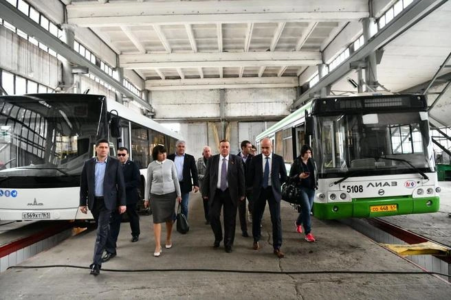 Во времена простоя в 2019 году из 238 автобусов компании «Ростовпассажиртранс» на линии работали только 205 машин | Источник: Rostov-gorod.ru