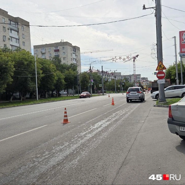 Движение на Пролетарской осуществляется по одной полосе в каждую сторону | Источник: Алена Кисель /45.ru