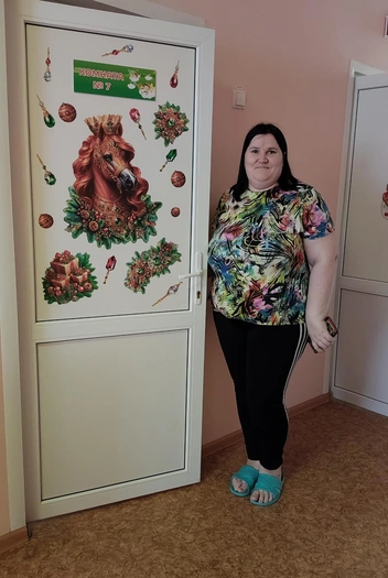 Дверь в их с сыном комнату Саша украсила сама | Источник: Татьяна Тельпис / Voronezh1.ru