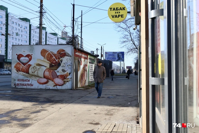 Кажется, норовят захватить и проезжую часть | Источник: Наталья Лапцевич