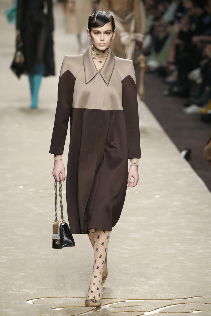 В Милане прошел последний показ Fendi, созданный Карлом Лагерфельдом (фото 12)