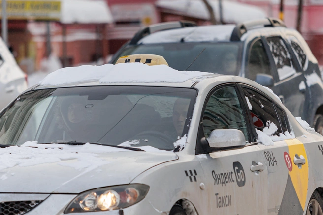 Смольный хочет отменить для таксистов-частников привязку к Петербургу. В городе не хватает легальных водителей | Источник: Мария Ленц / NGS24.RU