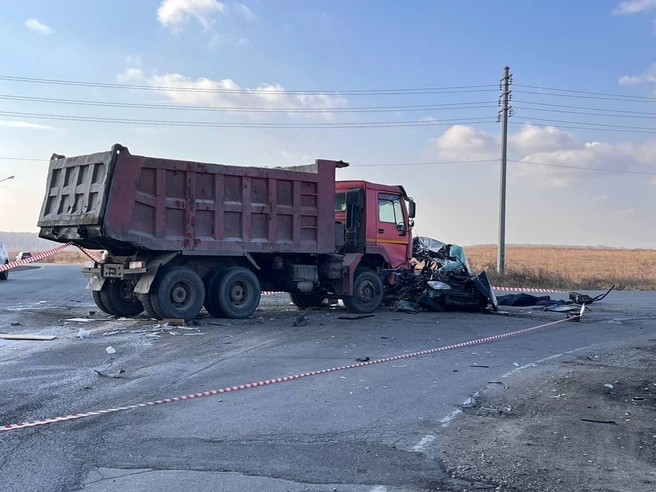 Иномарку отбросило под грузовик после столкновения с Lada Granta | Источник: Прокуратура Челябинской области / t.me
