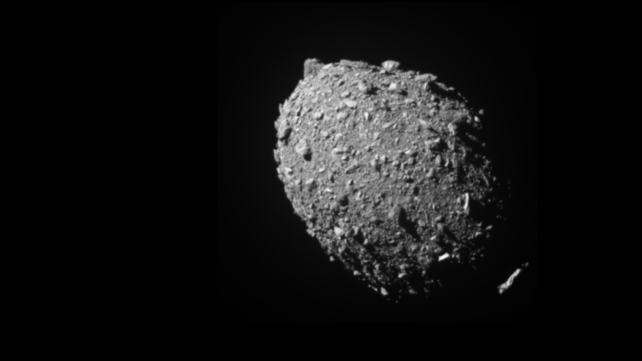 Точно в цель: посмотрите, как зонд NASA врезался в астероид на скорости 24 000 км/ч