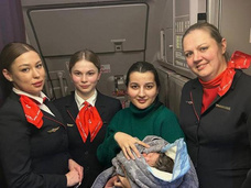 «Ночью, перед полетом, ее выгнал супруг»: у женщины, родившей на борту «Уральских авиалиний», произошла драма