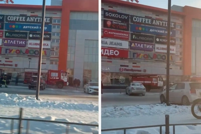 Video shows fire trucks at Omsk shopping center blaze