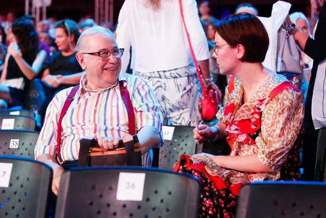 Андрей Калмыков / Woman ru | Источник: Евгений Ваганович помолодел рядом с новой женой