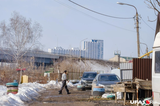 Напротив моста тоже есть жизнь | Источник: Булат Салихов / UFA1.RU