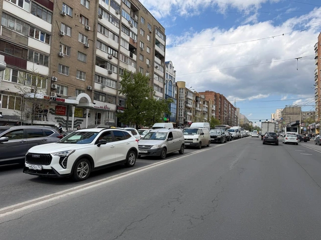 Зато полоса в сторону ДГТУ, можно сказать, чистая | Источник: Евгений Вдовин / 161.RU
