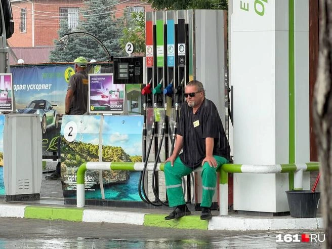 Вслед за исчезающим постоянно бензином в жизнь дончан вошли негласные ограничения | Источник: Евгений Вдовин / 161.RU