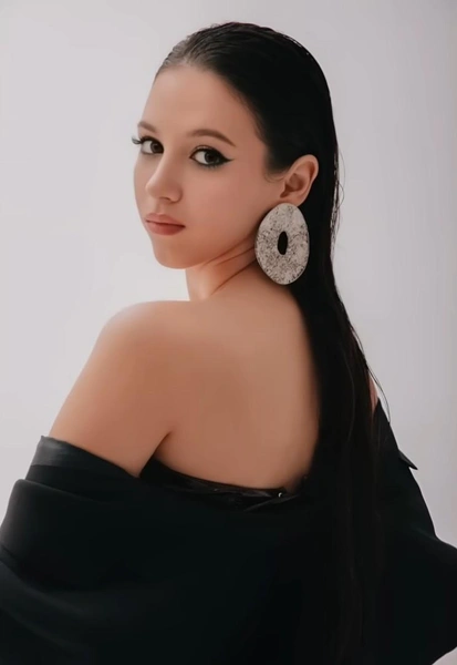 Яна Легкодимова | www.starhit.ru