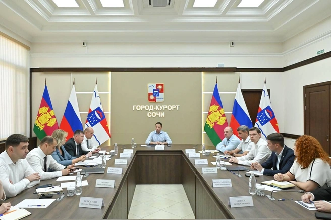 В мэрию массово поступают звонки о переполненных контейнерных площадках | Источник: agproshunin/t.me