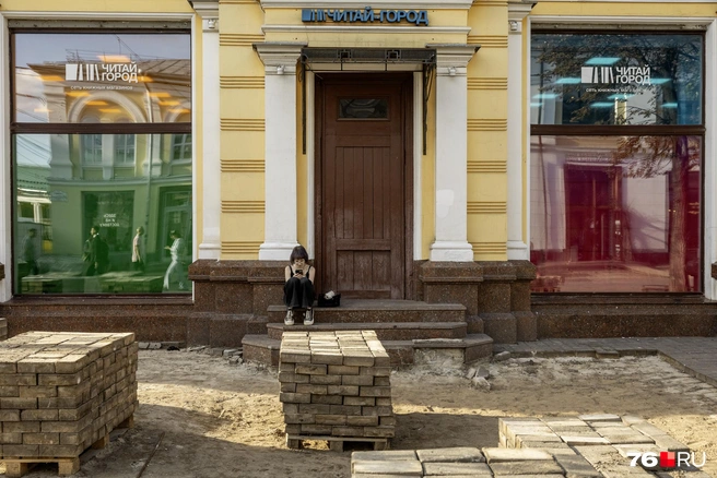 Горожане отдыхают на привычных местах, несмотря на начавшиеся работы | Источник: Александр Куренной / 76.RU