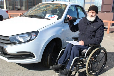 СФР выдает автомобили пострадавшим на производстве