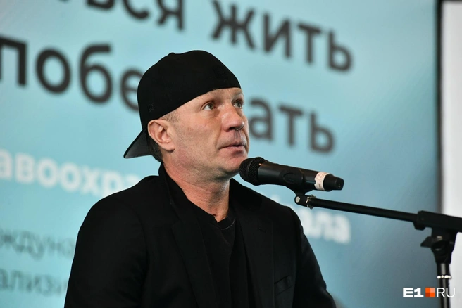 Олимпийский чемпион до сих пор выходит на лед | Источник: Дмитрий Емельянов / E1.RU