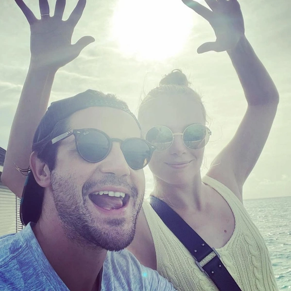 Арнтгольц и Богатырев познакомились в 2017 году на съемках сериала