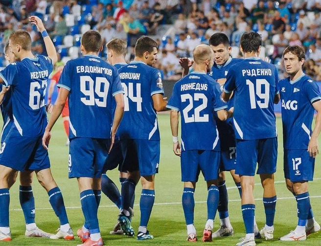 За 50 тысяч рублей вы можете отправиться на выезд с командой | Источник: пресс-служба ФК «Чайка»