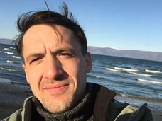 Вокруг грязь от собак и хлам: условия жизни мамы Артура Смольянинова* и его брата с аутизмом