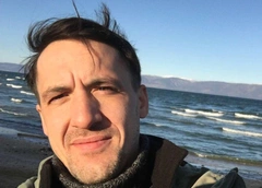 Вокруг грязь от собак и хлам: условия жизни мамы Артура Смольянинова* и его брата с аутизмом