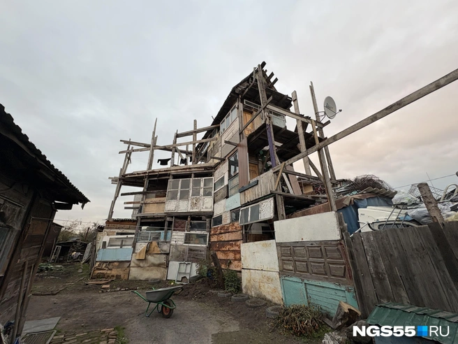 Если дом рухнет, соседям может не поздоровиться | Источник: Тамара Башаева / NGS55.RU