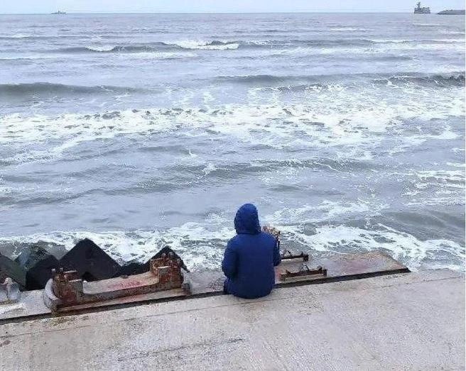 В Каспийском море ни водолазы, ни МЧС ничего не нашли | Источник: Диана Цомартова